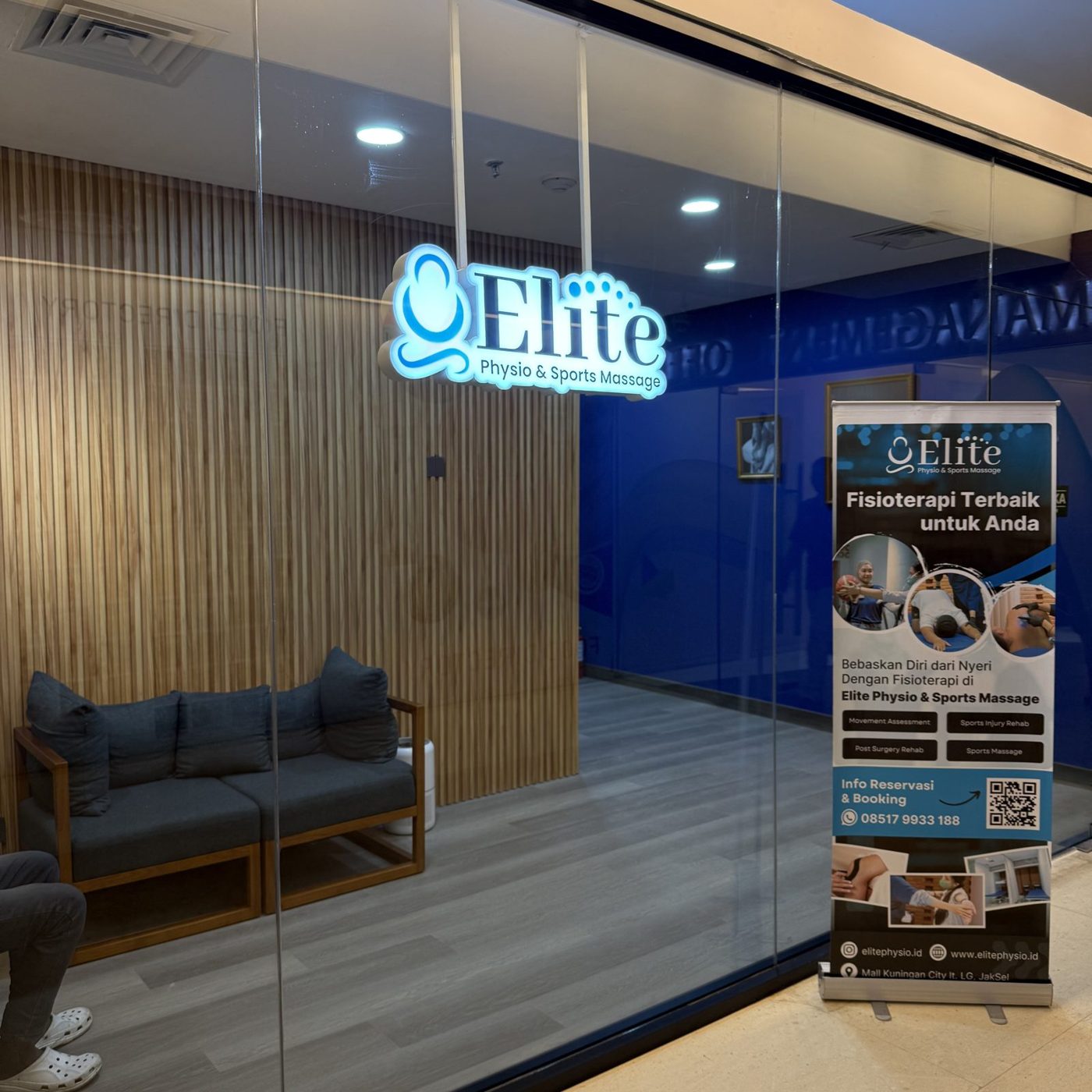 Entrance klinik fisioterapi Kuningan City